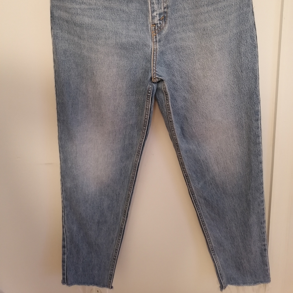 Levi's Premium Mom Jeans Size 28 - Picture 2 of 8